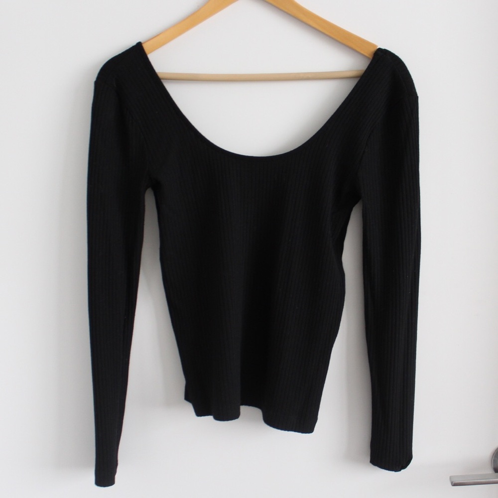 Club Monaco Women’s Deep Scoop Neck top